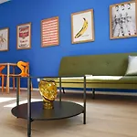 Vibrant Design Apartments - Full Kitchen - Wi-Fi - 18 Mins To City Centre