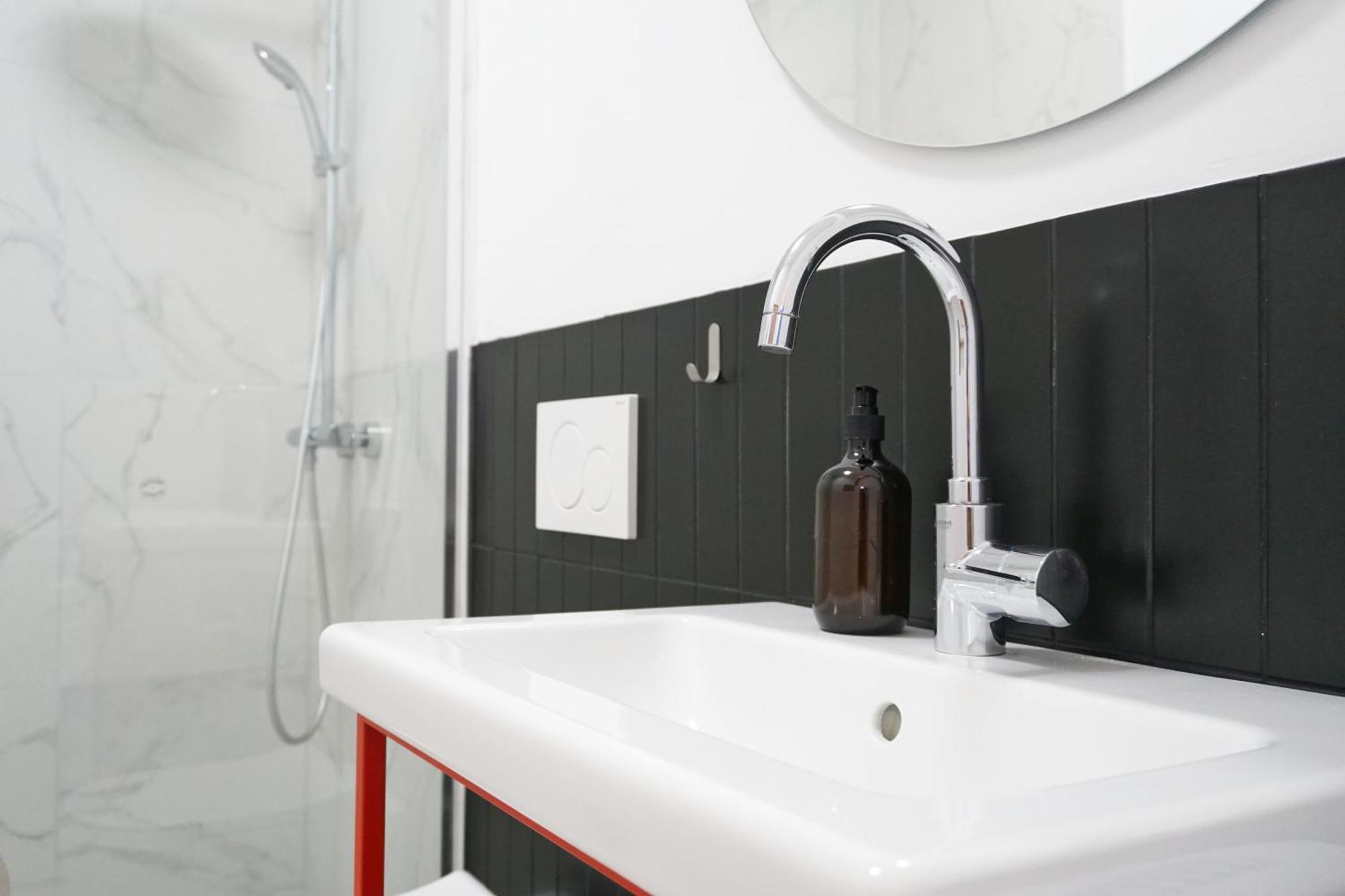 Vibrant Design - Full Kitchen - Wi-fi - 18 Mins To Centre Apartamento Viena